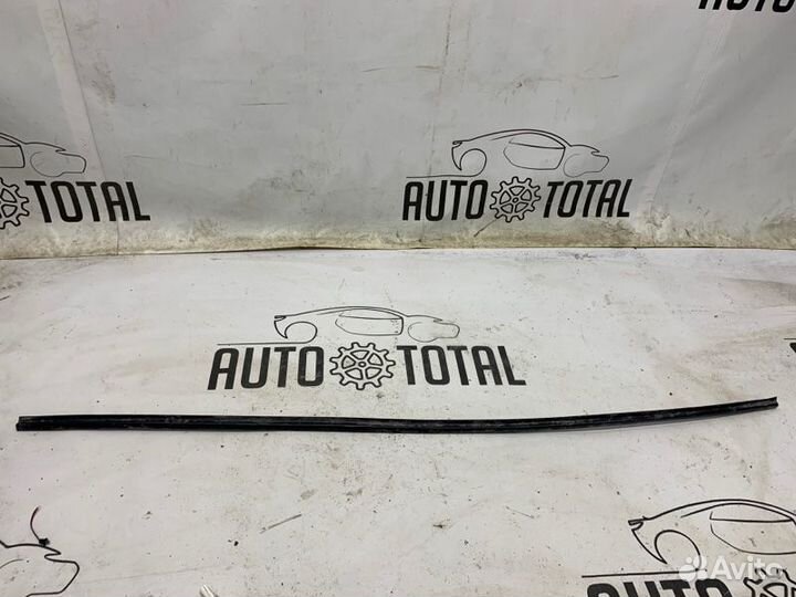 Резинка уплотнительная стекла Renault Logan K7J710