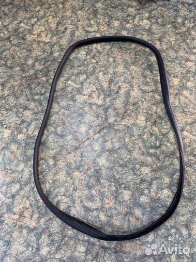 Уплотнитель двери задний левый Renault Duster 2