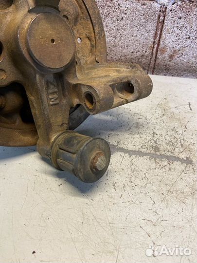 Поворотный кулак задний правый Hyundai Accent 2