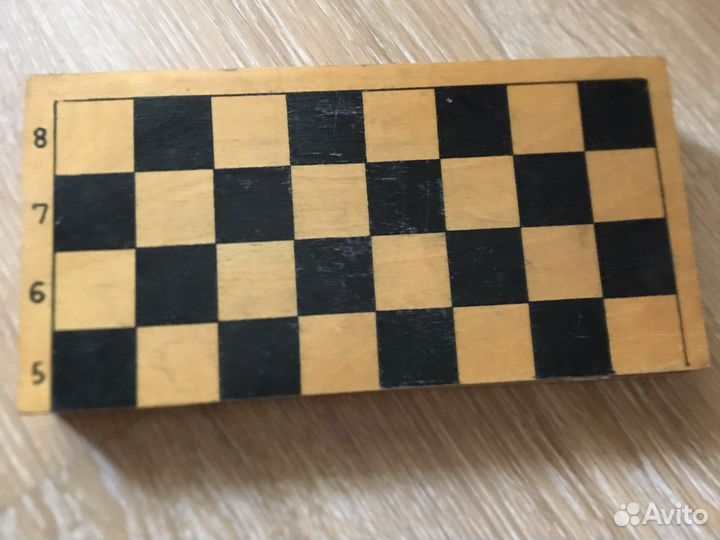 Шахматы с доской и шашки с картонной доской
