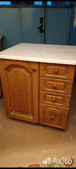 Кухонный гарнитур из натурального дерева б/ у