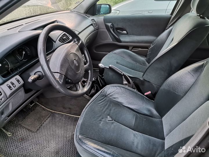 Renault Laguna 2.0 МТ, 2002, битый, 277 000 км