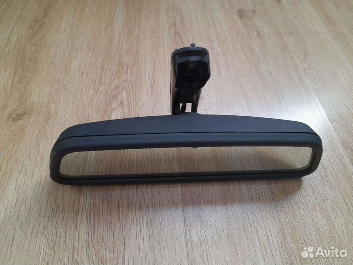 Автомобильное салонное зеркало на BMW