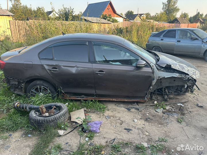 В разборе volkswagen jetta 6 МКПП 1.4