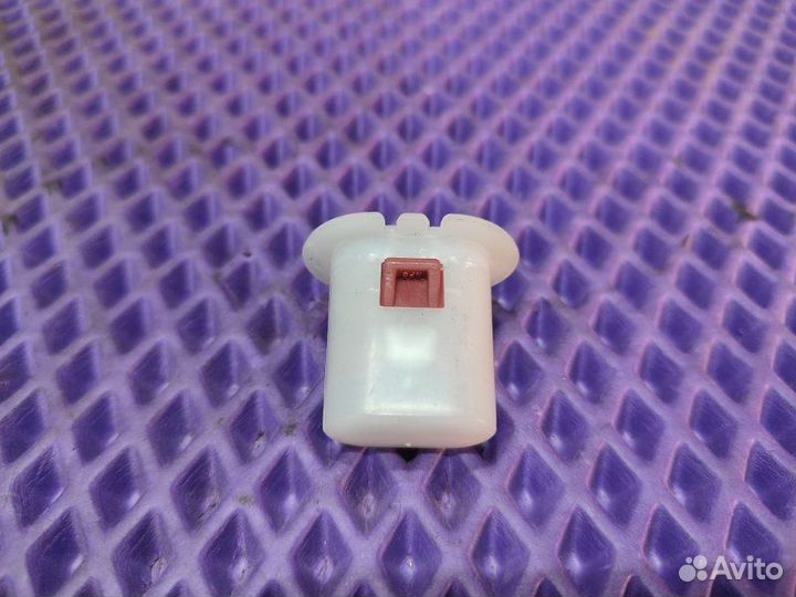 Замок заднего сидения задний Nissan Dualis