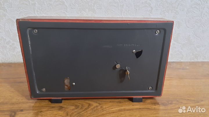 Настольные часы Маяк с термометром и барометром