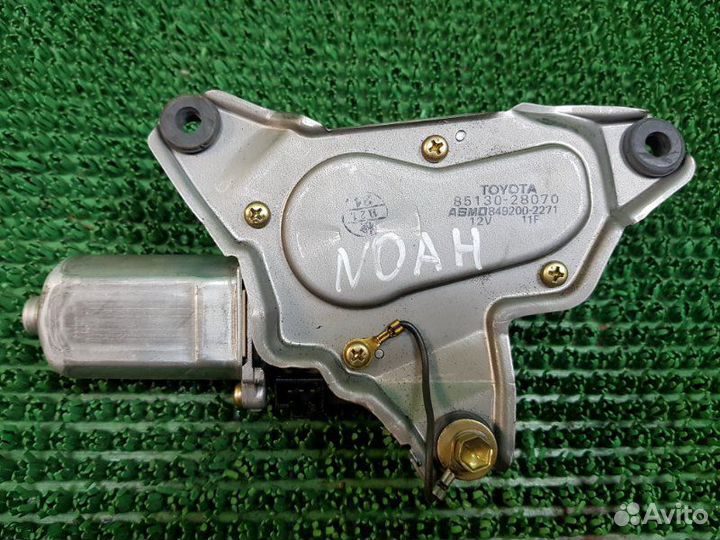 Моторчик дворника задний Toyota Noah AZR60