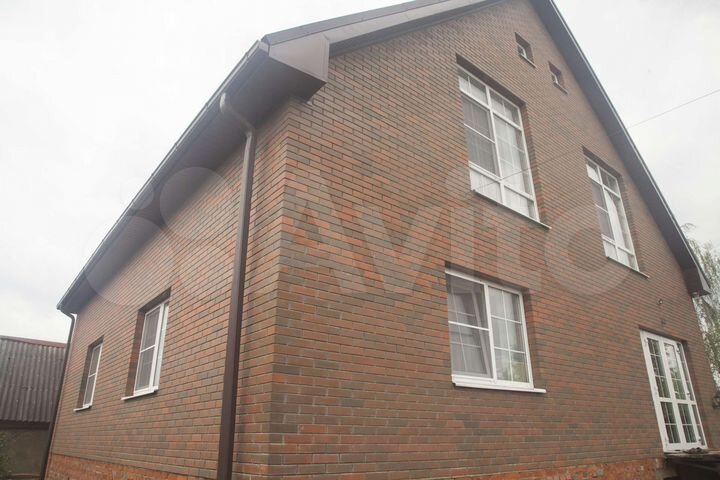 Дом 198,8 м² на участке 11 сот.