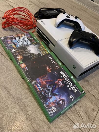 Xbox one, 2 геймпада, диски с играми