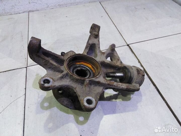 Кулак передний правый A1633300520