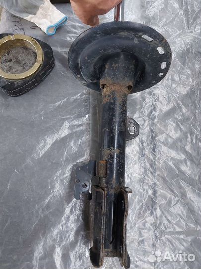 Амортизатор на lexus