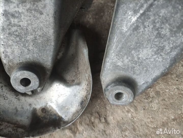 Кронштейны двигателя Mercedes-Benz W210