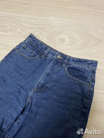 Джинсы-трубы с высокой посадкой