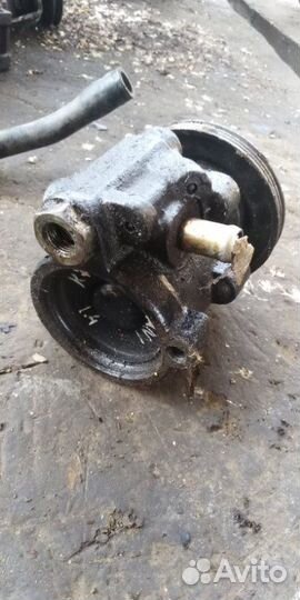 Насос гур Renault Megane E7J