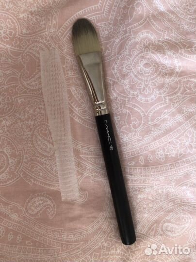 Кисть для тона mac 190 и для теней 275