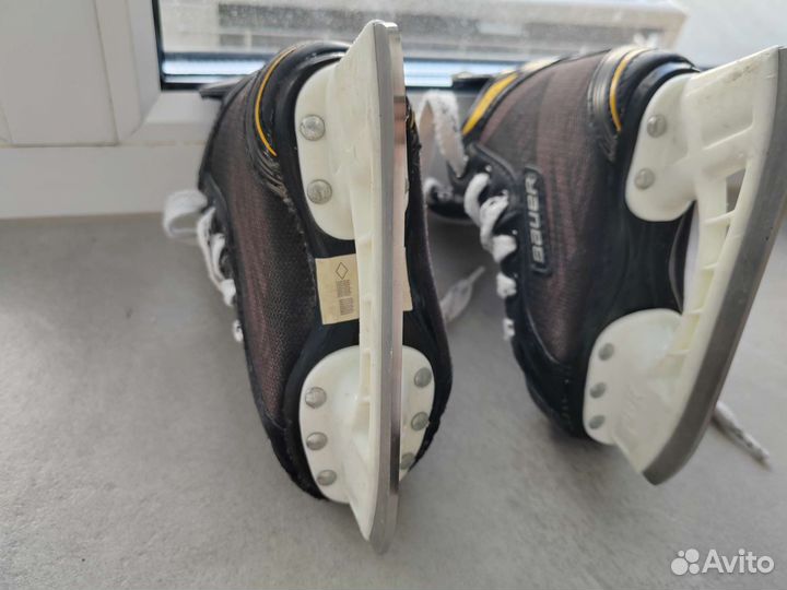 Коньки детские bauer suprime 140, размер 6, 15 см