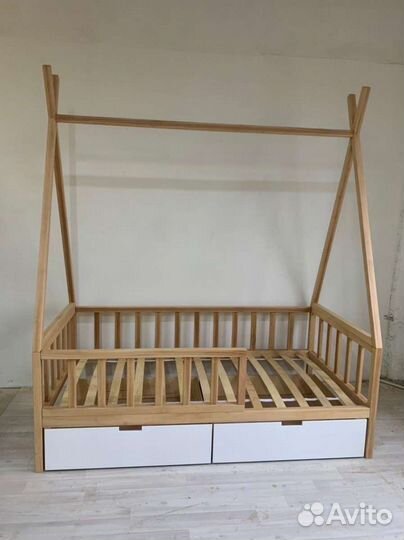 Детская кровать из массива дерева