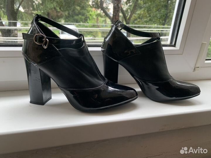 Стильные ботинки на каблучке