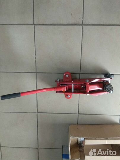 Домкрат гидравлический подкатной 2т