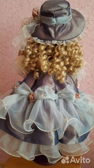 Фарфоровая кукла