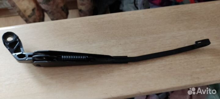 Поводок стеклоочистителя заднего VW Golf 3 1991-19