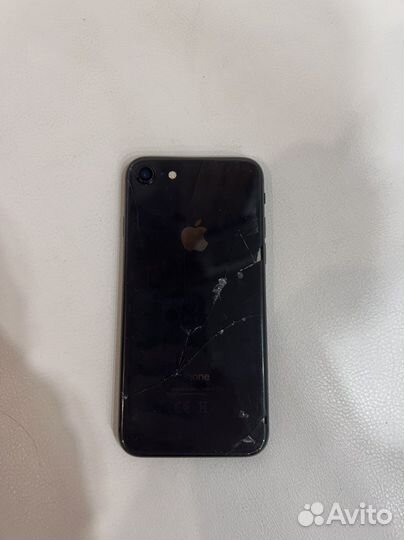 Телефон iPhone 8