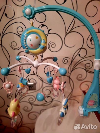 Музыкальный мобиль на кроватку с пультом