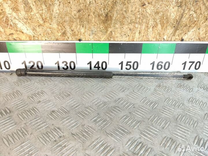 Амортизатор двери багажника Volkswagen Golf 4