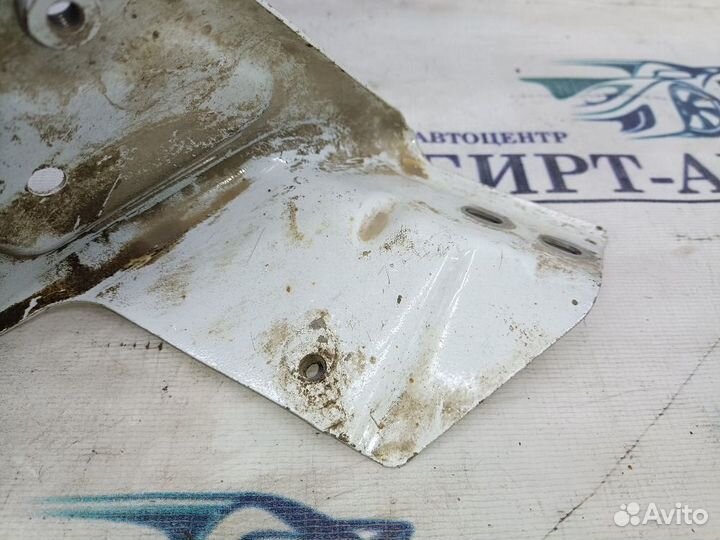 Кронштейн крепления крыла левый Skoda Rapid I (2012—2017)