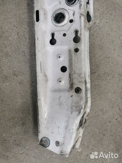 Рамка радиатора передняя Opel Astra универсал