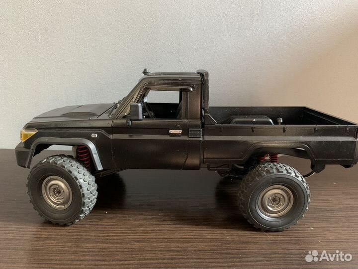 Внедорожник на радиоуправлении MN82 (Toyota LC79)