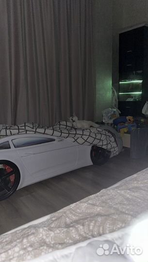 Детская кровать машина