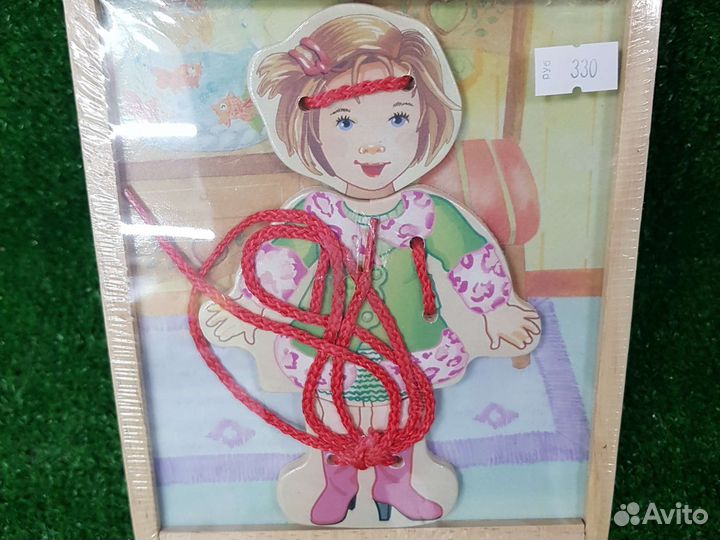 Игрушка-шнуровка