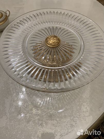 Тортница на ножке