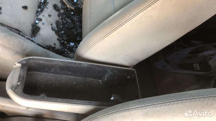 Подлокотник Volkswagen Jetta IV Фольксваген Джетта