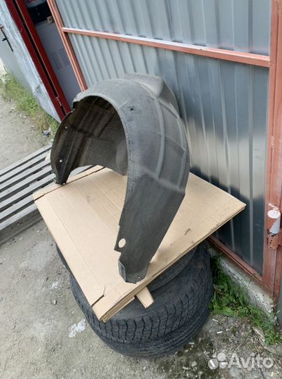 Задний подкрылок Infiniti m35 Y 50