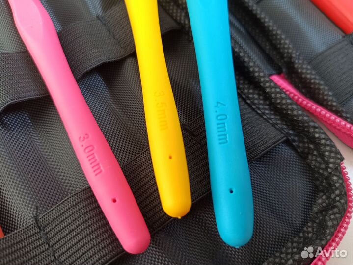 Набор крючков для вязания в пенале