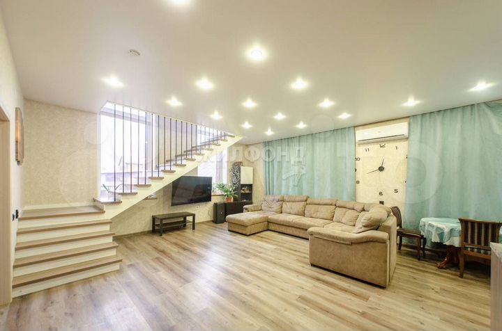 Коттедж 240,9 м² на участке 7 сот.