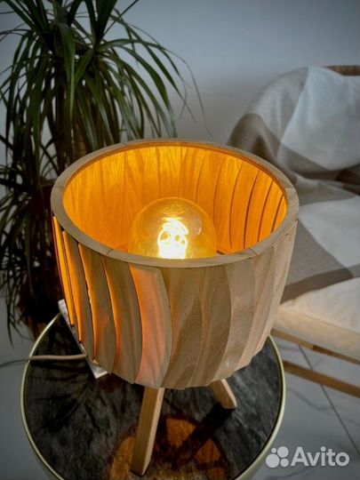 Лампа настольная