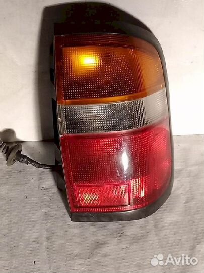 Фонарь (стоп сигнал) задний правый 220-63403 желты
