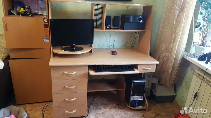 Компьютерный стол