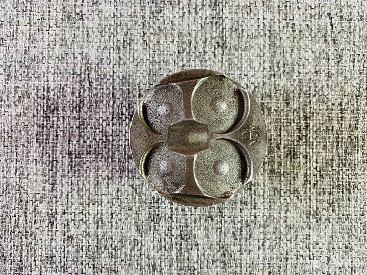 Honda CBR600F4 Поршень