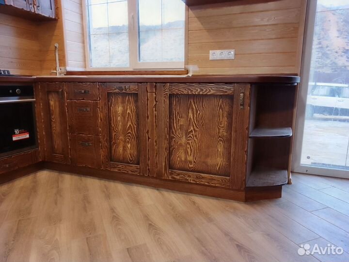 Кухонный гарнитур под старину, из массива