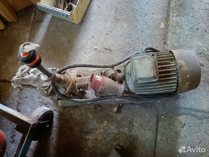 Двигатель для перекачки воды помповый