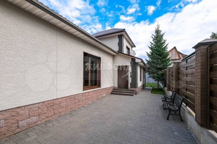 Коттедж 147 м² на участке 6 сот.