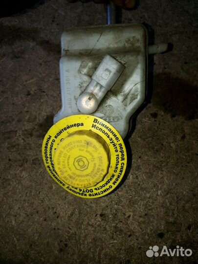 Главный тормозной цилиндр Volkswagen Polo