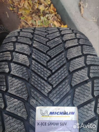 Michelin X-Ice Snow 245/40 R19 и 275/35 R19 100H