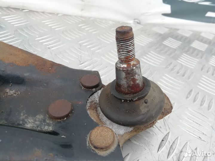 Рычаг передний левый Renault Duster 2013г