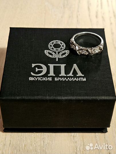 Золотое кольцо с бриллиантами