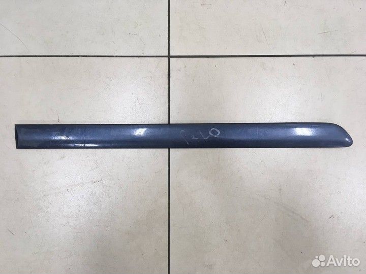 Молдинг задней правой двери Volkswagen Golf